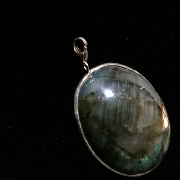Labradorite Pendant - Picture 2 of 4